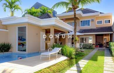 Imagem: A casa em condomínio possui 4 Dormitórios, 5 Banheiros, 5