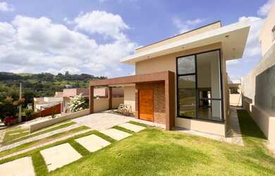 Imagem: A casa em condomínio possui 3 Dormitórios, 3 Banheiros, 2