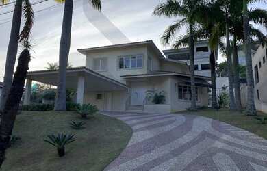 Imagem: A casa em condomínio possui 4 Dormitórios, 5 Banheiros, 2