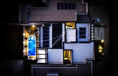 Imagem: A casa em condomínio possui 5 Dormitórios, 1 Banheiro, 4 Vagas