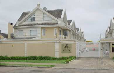 Imagem: A casa em condomínio possui 4 Dormitórios, 4 Banheiros, 4