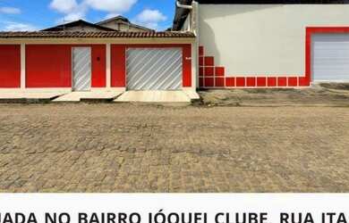 Imagem: A casa possui 3 Dormitórios, 3 Banheiros, 4 Vagas na garagem