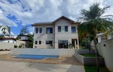 Imagem: A casa em condomínio possui 4 Dormitórios, 5 Banheiros, 3