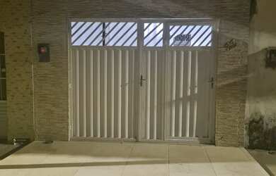 Imagem: A casa possui 2 Dormitórios, 1 Banheiro e está localizado