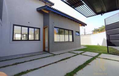 Imagem: A casa possui 2 Dormitórios, 3 Banheiros, 2 Vagas na garagem