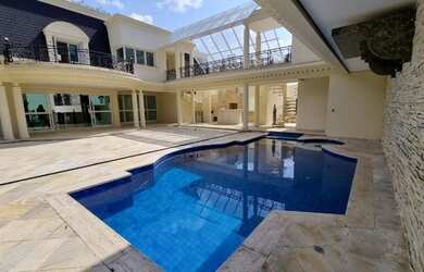 Imagem: A casa em condomínio possui 5 Dormitórios, 5 Banheiros, 5