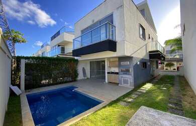 Imagem: A casa em condomínio possui 4 Dormitórios, 5 Banheiros, 3