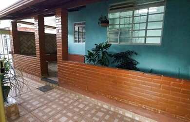 Imagem: A casa possui 2 Dormitórios, 1 Banheiro, 1 Vaga na garagem