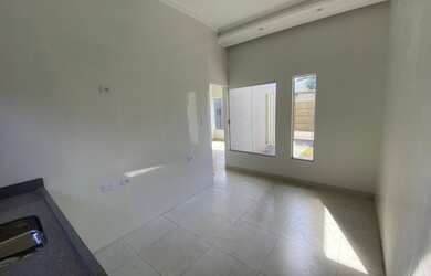 Imagem: A casa possui 3 Dormitórios, 1 Banheiro, 60m² de Área e