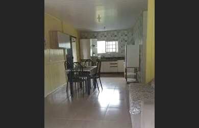 Imagem: A casa possui 2 Dormitórios, 2 Banheiros, 2 Vagas na garagem