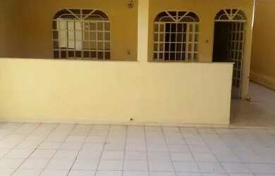 Imagem: A casa possui 3 Dormitórios, 3 Banheiros, 3 Vagas na garagem