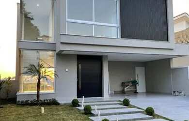 Imagem: A casa à venda possui 5 Dormitórios, 5 Banheiros, 4 Vagas