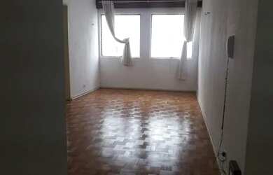 Imagem: O apartamento possui 1 Dormitório, 1 Banheiro, 1 Vaga na garagem