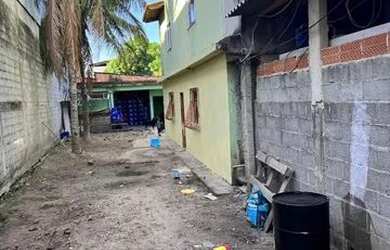 Imagem: A casa e possui 2 Dormitórios, Suítes, Banheiros, 5 Vagas