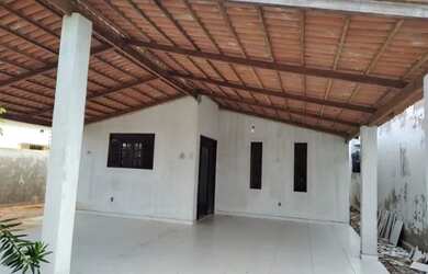 Imagem: A casa possui 3 Dormitórios, 3 Banheiros, 2 Vagas na garagem