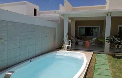 Imagem: A casa possui 3 Dormitórios, 1 Banheiro, 1 Vaga na garagem