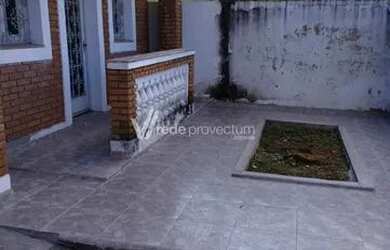 Imagem: A casa possui 4 Dormitórios, 4 Banheiros, 4 Vagas na garagem