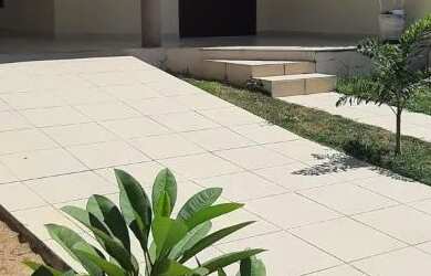 Imagem: A casa possui 4 Dormitórios, 5 Banheiros, 4 Vagas na garagem