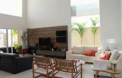 Imagem: A casa possui 3 Dormitórios, 3 Banheiros, 3 Vagas na garagem