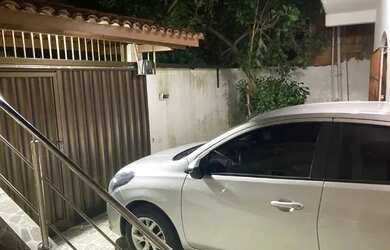 Imagem: A casa possui 2 Dormitórios, 1 Banheiro, 1 Vaga na garagem