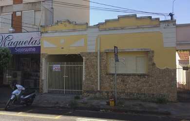 Imagem: A casa possui 3 Dormitórios, 1 Banheiro, 1 Vaga na garagem