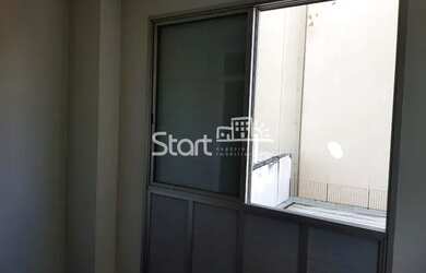 Imagem: O apartamento possui 1 Dormitório, 1 Banheiro, 1 Vaga na garagem