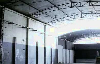 Imagem: O depósito possui 657m² de Área e está localizado em Água