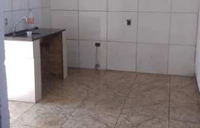 Imagem: A casa possui 3 Dormitórios, 1 Banheiro, 2 Vagas na garagem