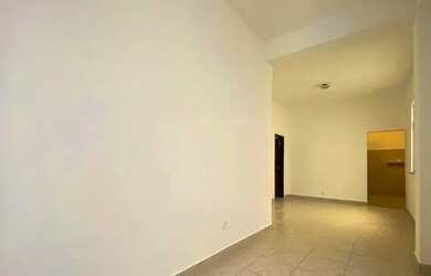 Imagem: A casa possui 2 Dormitórios, 1 Banheiro, 1 Vaga na garagem