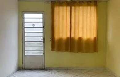 Imagem: A casa possui 2 Dormitórios, 1 Banheiro, 1 Vaga na garagem