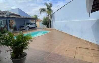 Imagem: A casa possui 4 Dormitórios, 4 Banheiros, 4 Vagas na garagem