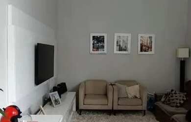 Imagem: A casa possui 3 Dormitórios, 1 Banheiro, 1 Vaga na garagem