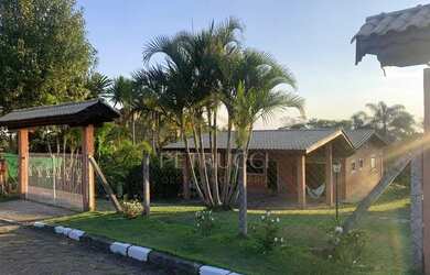 Imagem: A casa em condomínio possui 4 Dormitórios, 4 Banheiros, 5