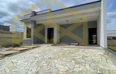 Imagem: A casa em condomínio possui 3 Dormitórios, 2 Banheiros, 4