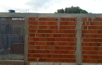 Imagem: A casa possui 2 Dormitórios, 1 Banheiro e está localizado