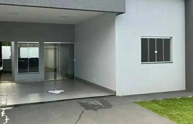 Imagem: A casa possui 2 Dormitórios, 2 Banheiros, 175m² de Área e