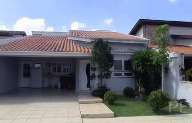 Imagem: A casa em condomínio possui 3 Dormitórios, 2 Banheiros, 4