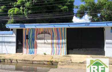 Imagem: A casa possui 4 Dormitórios, 4 Banheiros, 700m² de Área e