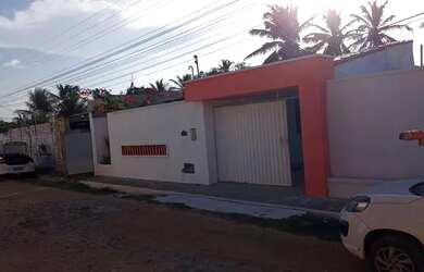 Imagem: A casa possui 2 Dormitórios, 1 Banheiro, 1 Vaga na garagem