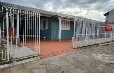 Imagem: A casa possui 2 Dormitórios, 1 Banheiro, 4 Vagas na garagem