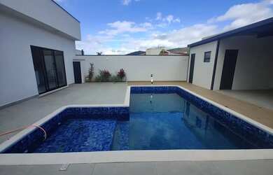 Imagem: A casa possui 3 Dormitórios, 4 Banheiros, 4 Vagas na garagem