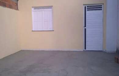 Imagem: A casa possui 2 Dormitórios, 1 Banheiro, 1 Vaga na garagem