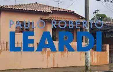 Imagem: A casa possui 3 Dormitórios, 3 Banheiros, 4 Vagas na garagem