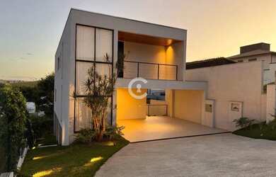 Imagem: A casa em condomínio possui 4 Dormitórios, 3 Banheiros, 2