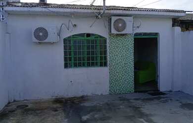 Imagem: A casa possui 3 Dormitórios, 2 Banheiros e está localizado