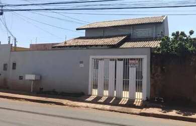 Imagem: A casa possui 5 Dormitórios, 4 Banheiros e 211m² de Área