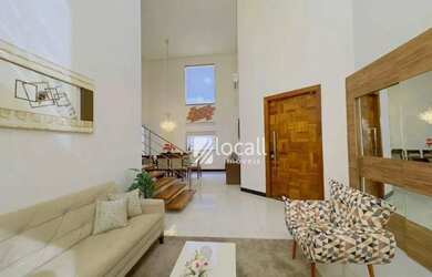 Imagem: A casa em condomínio possui 4 Dormitórios, 5 Banheiros, 4