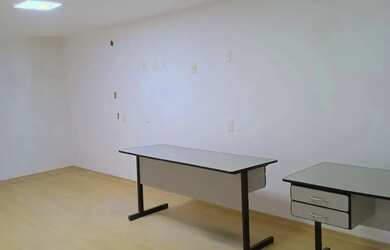 Imagem 8: Espaço comercial com 80m², andar térreo e superior, com salas, estrutura...