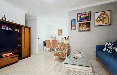 Imagem: A casa possui 3 Dormitórios, 2 Banheiros, 3 Vagas na garagem