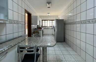 Imagem 16: Imóvel para aluguel e venda possui 258 metros quadrados com 3 quartos